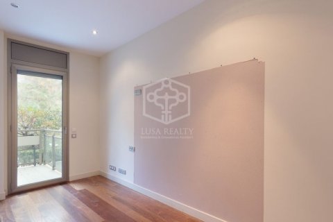Apartamento de 3 dormitorios en alquiler en Barcelona, Cataluña, Spain № 955 - foto 15