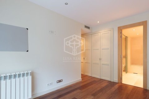 Apartamento de 3 dormitorios en alquiler en Barcelona, Cataluña, Spain № 955 - foto 14