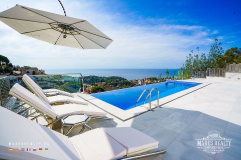 Villa de 3 dormitorios en venta en Lloret de Mar, Gerona, Cataluña, Spain № 958