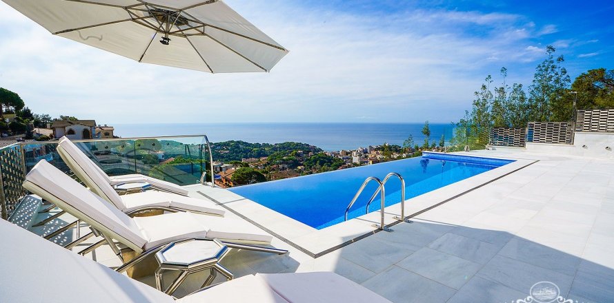 Villa de 3 dormitorios en venta en Lloret de Mar, Gerona, Cataluña, Spain № 958