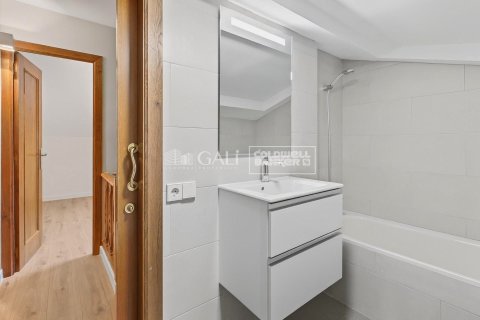 3 bedrooms house for rent in Principado De Andorra (Ninguna Poblacion Tiene C.P.), Lleida, Catalonia, Spain № 7694 - photo 10