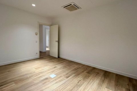 115 sq.m. office for rent in Principado De Andorra (Ninguna Poblacion Tiene C.P.), Lleida, Catalonia, Spain № 7691 - photo 2