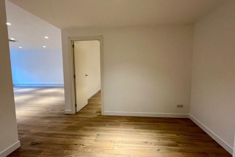 115 sq.m. office for rent in Principado De Andorra (Ninguna Poblacion Tiene C.P.), Lleida, Catalonia, Spain № 7691 - photo 4