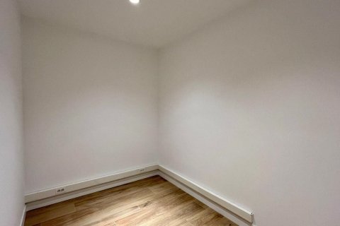 115 sq.m. office for rent in Principado De Andorra (Ninguna Poblacion Tiene C.P.), Lleida, Catalonia, Spain № 7691 - photo 7