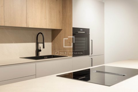 2 bedrooms apartment for sale in Barcelona, Catalonia, Spain № 4055 - photo 10