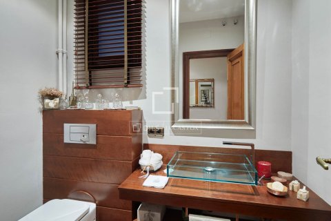 Apartamento de 6 dormitorios en venta en Barcelona, Cataluña, Spain № 6265 - foto 21
