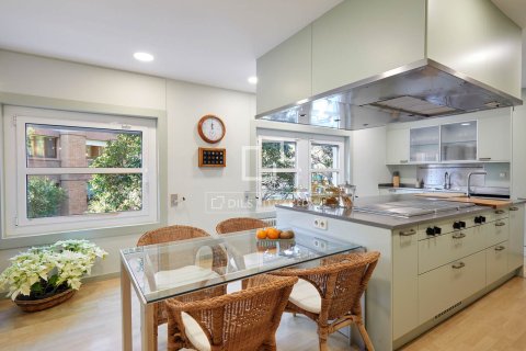 Apartamento de 6 dormitorios en venta en Barcelona, Cataluña, Spain № 6265 - foto 9