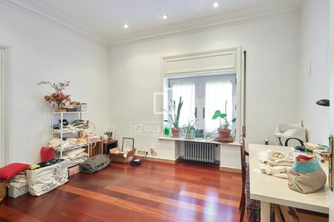 Apartamento de 6 dormitorios en venta en Barcelona, Cataluña, Spain № 6265 - foto 24