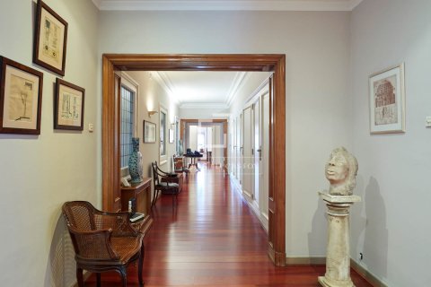 Apartamento de 6 dormitorios en venta en Barcelona, Cataluña, Spain № 6265 - foto 23