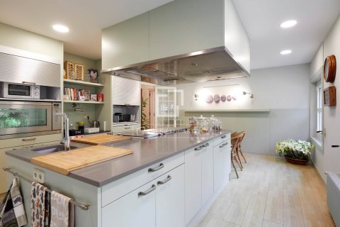 Apartamento de 6 dormitorios en venta en Barcelona, Cataluña, Spain № 6265 - foto 11