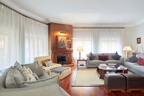 Apartamento de 6 dormitorios en venta en Barcelona, Cataluña, Spain № 6265 - foto 2