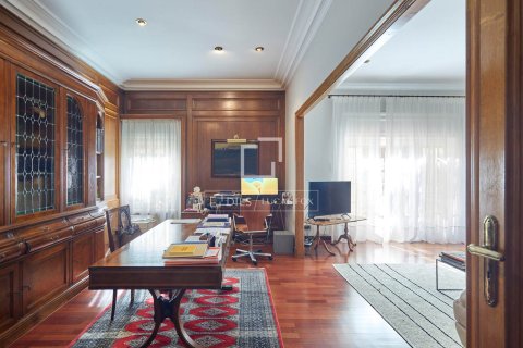 Apartamento de 6 dormitorios en venta en Barcelona, Cataluña, Spain № 6265 - foto 5