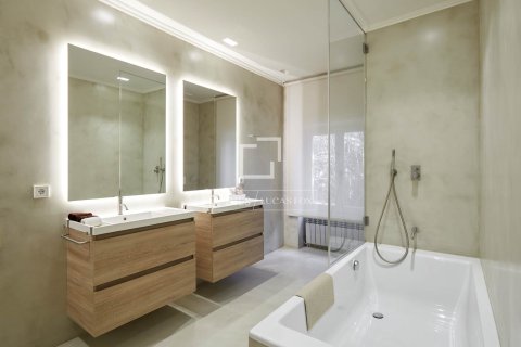 Apartamento de 6 dormitorios en venta en Barcelona, Cataluña, Spain № 6265 - foto 19