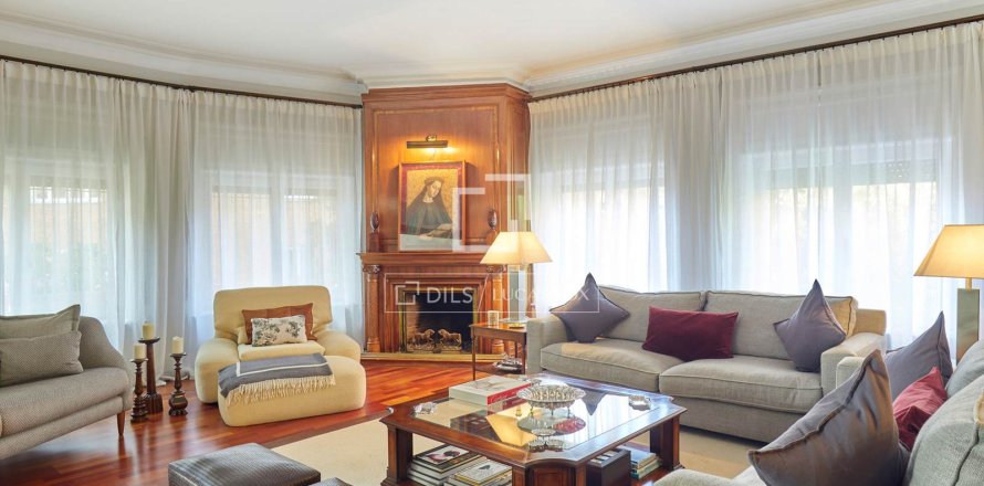 Apartamento de 6 dormitorios en venta en Barcelona, Cataluña, Spain № 6265