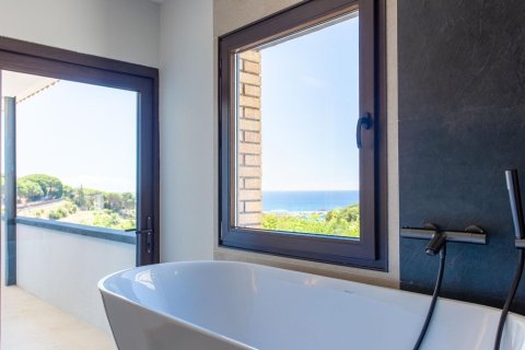 Сasa de 4 dormitorios en venta en Arenys de Mar, Barcelona, Cataluña, Spain № 1341 - foto 28