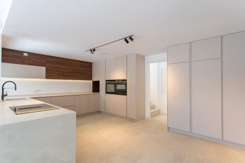 Сasa de 4 dormitorios en venta en Arenys de Mar, Barcelona, Cataluña, Spain № 1341 - foto 14