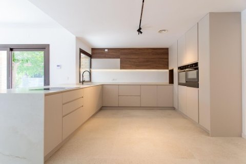 Сasa de 4 dormitorios en venta en Arenys de Mar, Barcelona, Cataluña, Spain № 1341 - foto 15