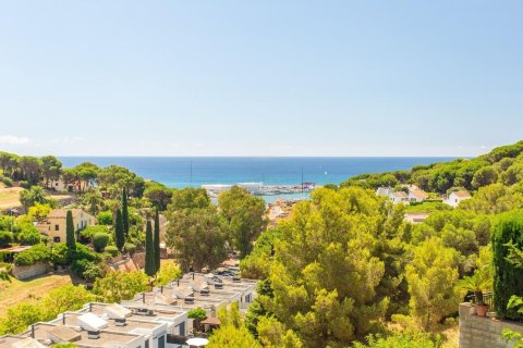 Сasa de 4 dormitorios en venta en Arenys de Mar, Barcelona, Cataluña, Spain № 1341 - foto 2