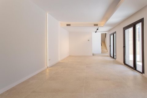 Сasa de 4 dormitorios en venta en Arenys de Mar, Barcelona, Cataluña, Spain № 1341 - foto 11
