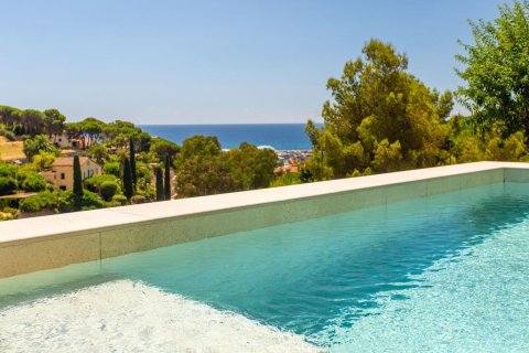 Сasa de 4 dormitorios en venta en Arenys de Mar, Barcelona, Cataluña, Spain № 1341 - foto 22
