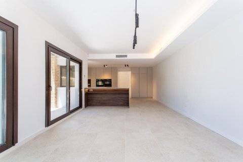 Сasa de 4 dormitorios en venta en Arenys de Mar, Barcelona, Cataluña, Spain № 1341 - foto 13