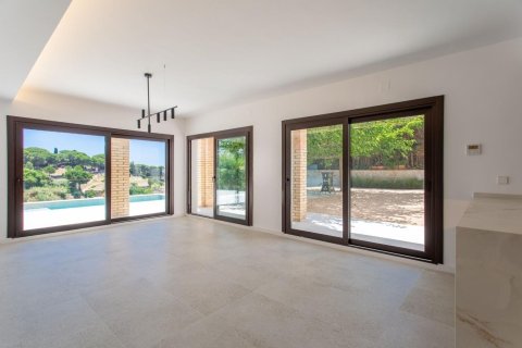 Сasa de 4 dormitorios en venta en Arenys de Mar, Barcelona, Cataluña, Spain № 1341 - foto 17