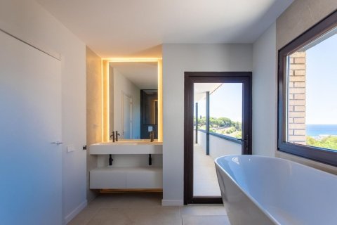 Сasa de 4 dormitorios en venta en Arenys de Mar, Barcelona, Cataluña, Spain № 1341 - foto 29