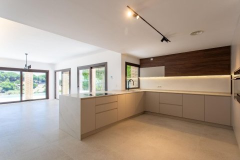 Сasa de 4 dormitorios en venta en Arenys de Mar, Barcelona, Cataluña, Spain № 1341 - foto 16