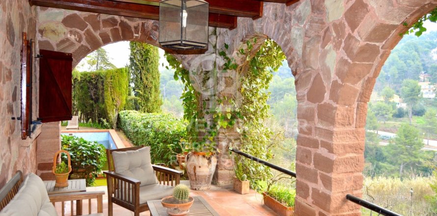 Сasa de 4 dormitorios en venta en Castellví de Rosanes, Barcelona, Cataluña, Spain № 5793
