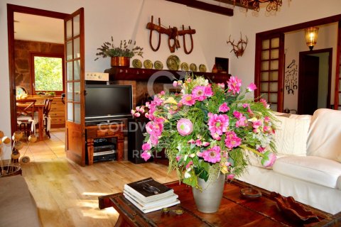 Сasa de 4 dormitorios en venta en Castellví de Rosanes, Barcelona, Cataluña, Spain № 5793 - foto 8