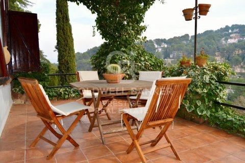 Сasa de 4 dormitorios en venta en Castellví de Rosanes, Barcelona, Cataluña, Spain № 5793 - foto 3