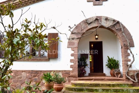 Сasa de 4 dormitorios en venta en Castellví de Rosanes, Barcelona, Cataluña, Spain № 5793 - foto 4