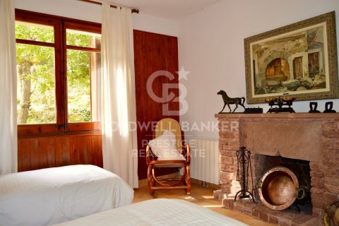 Сasa de 4 dormitorios en venta en Castellví de Rosanes, Barcelona, Cataluña, Spain № 5793 - foto 13