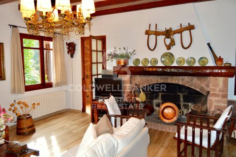 Сasa de 4 dormitorios en venta en Castellví de Rosanes, Barcelona, Cataluña, Spain № 5793 - foto 9