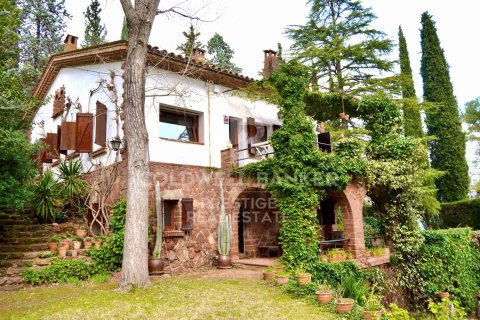 Сasa de 4 dormitorios en venta en Castellví de Rosanes, Barcelona, Cataluña, Spain № 5793 - foto 5