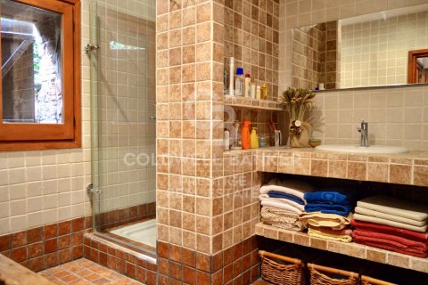 Сasa de 4 dormitorios en venta en Castellví de Rosanes, Barcelona, Cataluña, Spain № 5793 - foto 17