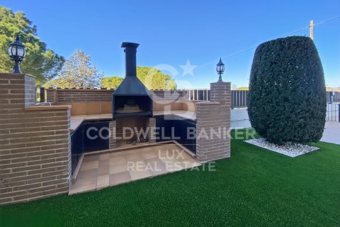 Сasa de 4 dormitorios en venta en Vilamalla, Gerona, Cataluña, Spain № 5792 - foto 11