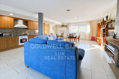 Сasa de 4 dormitorios en venta en Vilamalla, Gerona, Cataluña, Spain № 5792 - foto 2