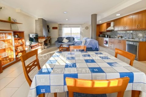 Сasa de 4 dormitorios en venta en Vilamalla, Gerona, Cataluña, Spain № 5792 - foto 24