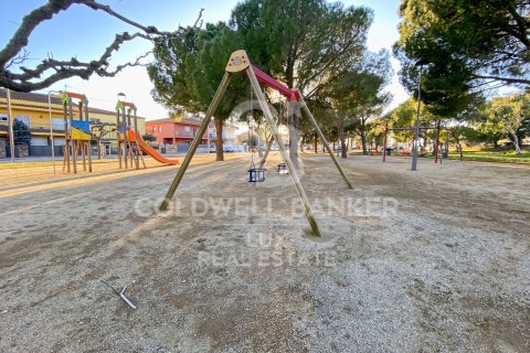 Сasa de 4 dormitorios en venta en Vilamalla, Gerona, Cataluña, Spain № 5792 - foto 9