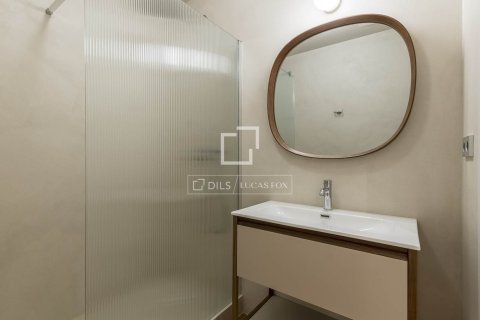 Apartamento de 3 dormitorios en venta en Barcelona, Cataluña, Spain № 6537 - foto 13