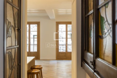 Apartamento de 3 dormitorios en venta en Barcelona, Cataluña, Spain № 6537 - foto 3
