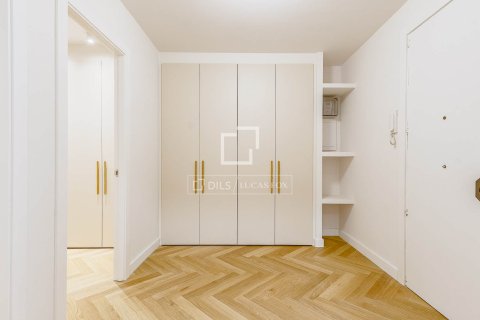 Apartamento de 3 dormitorios en venta en Barcelona, Cataluña, Spain № 6537 - foto 20
