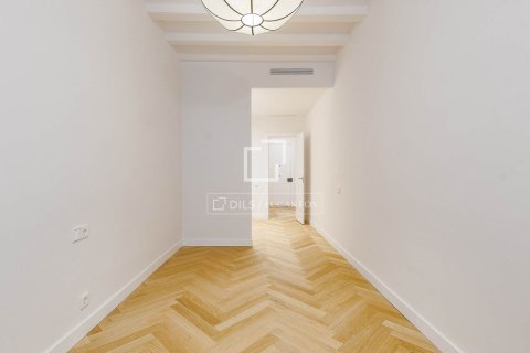 Apartamento de 3 dormitorios en venta en Barcelona, Cataluña, Spain № 6537 - foto 17