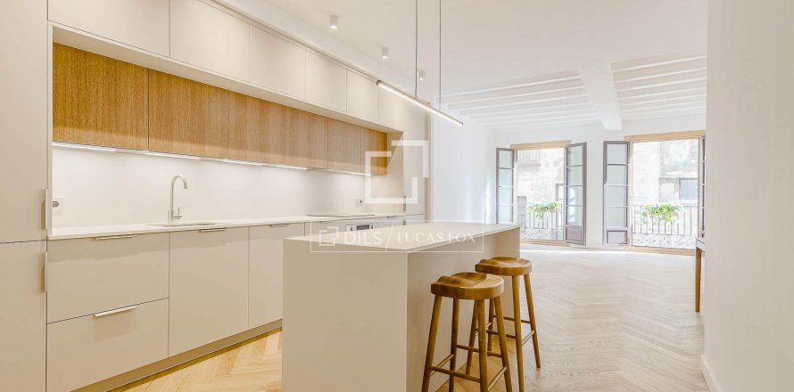 Apartamento de 3 dormitorios en venta en Barcelona, Cataluña, Spain № 6537