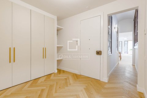 Apartamento de 3 dormitorios en venta en Barcelona, Cataluña, Spain № 6537 - foto 18
