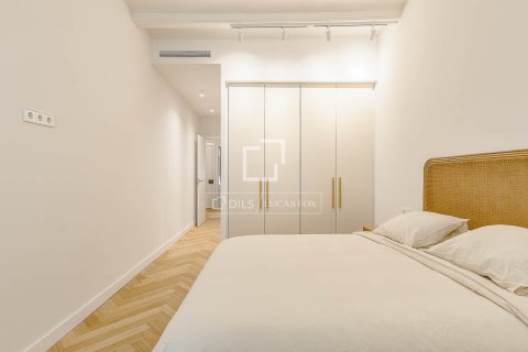 Apartamento de 3 dormitorios en venta en Barcelona, Cataluña, Spain № 6537 - foto 11
