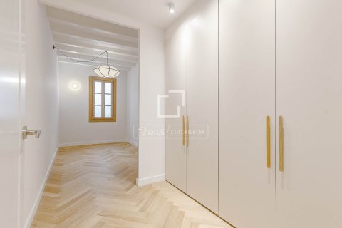 Apartamento de 3 dormitorios en venta en Barcelona, Cataluña, Spain № 6537 - foto 16