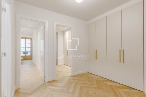Apartamento de 3 dormitorios en venta en Barcelona, Cataluña, Spain № 6537 - foto 15