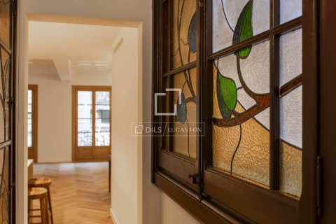 Apartamento de 3 dormitorios en venta en Barcelona, Cataluña, Spain № 6537 - foto 2